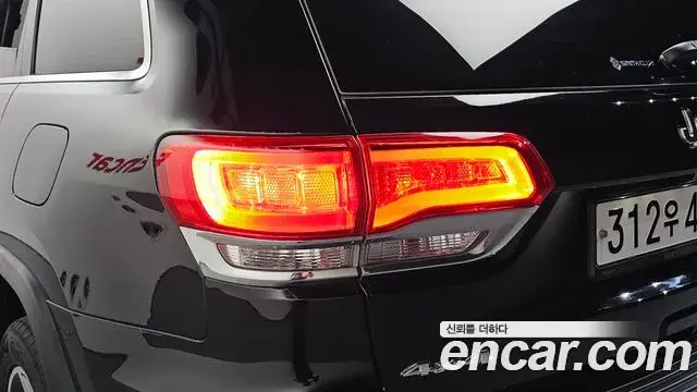 Jeep Grand Cherokee 2019 — ფოტო 31/35
