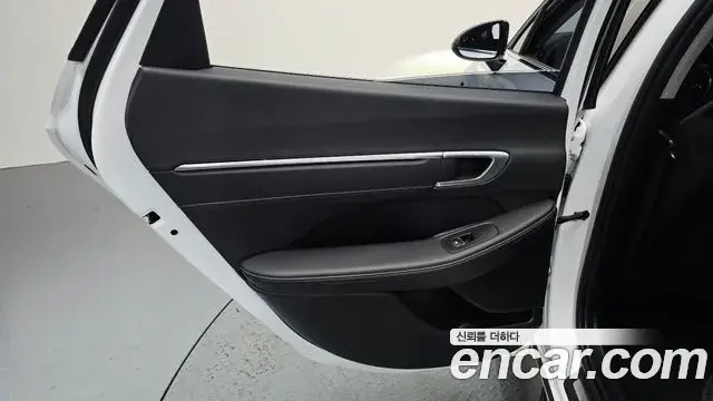 Hyundai Sonata Hybrid 2022 — Photo 30/30