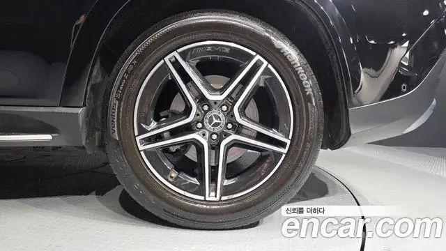 Mercedes-Benz GLE-Class 2021 — Photo 12/35