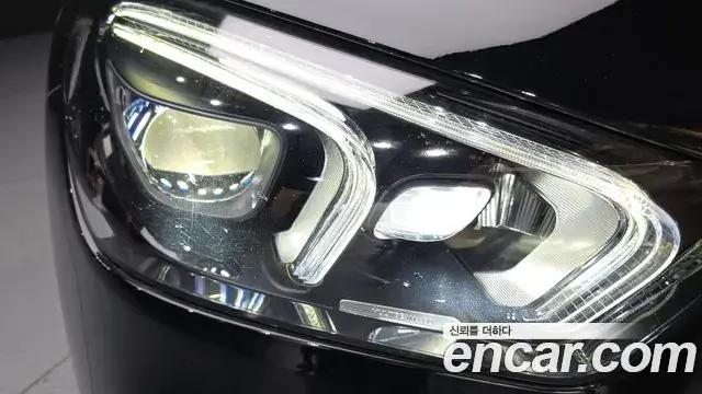 Mercedes-Benz GLE-Class 2021 — Photo 26/35