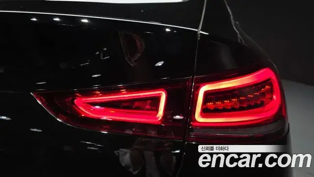 Mercedes-Benz GLE-Class 2021 — Photo 32/35