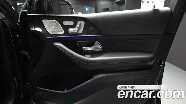 Mercedes-Benz GLE-Class 2021 — Photo 17/35
