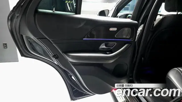 Mercedes-Benz GLE-Class 2021 — Photo 27/35