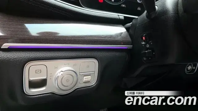 Mercedes-Benz GLE-Class 2021 — Photo 28/35
