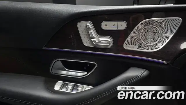 Mercedes-Benz GLE-Class 2021 — Photo 20/35