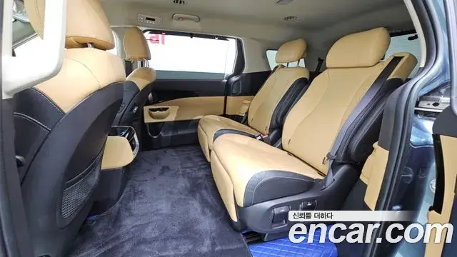 Kia Carnival 2023 — Photo 12/20