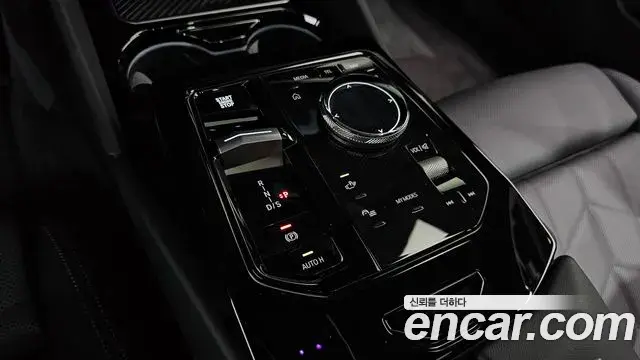 BMW 5 Series 2024 — Photo 8/20