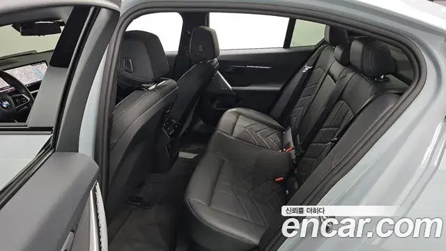 BMW 5 Series 2024 — Photo 11/20