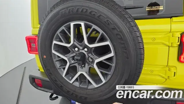Jeep Wrangler 2024 — Şəkil 17/31