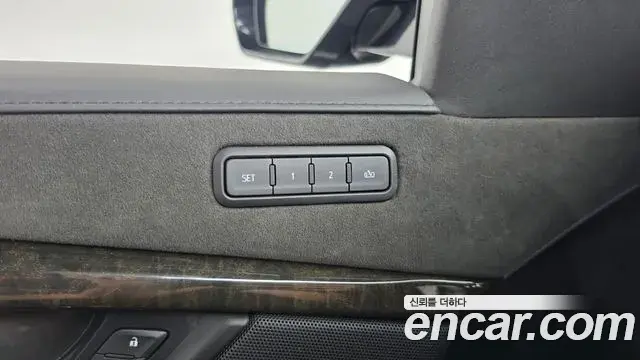 Cadillac Escalade 2019 — Фото 19/20