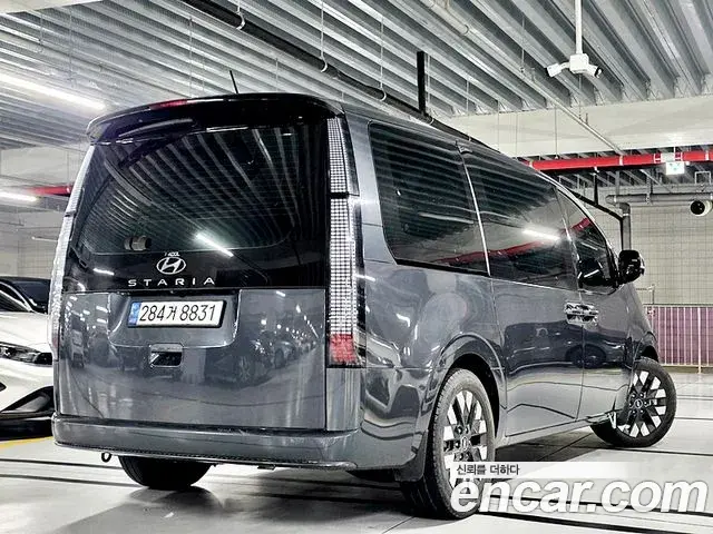 Hyundai Staria 2021 — ფოტო 10/17