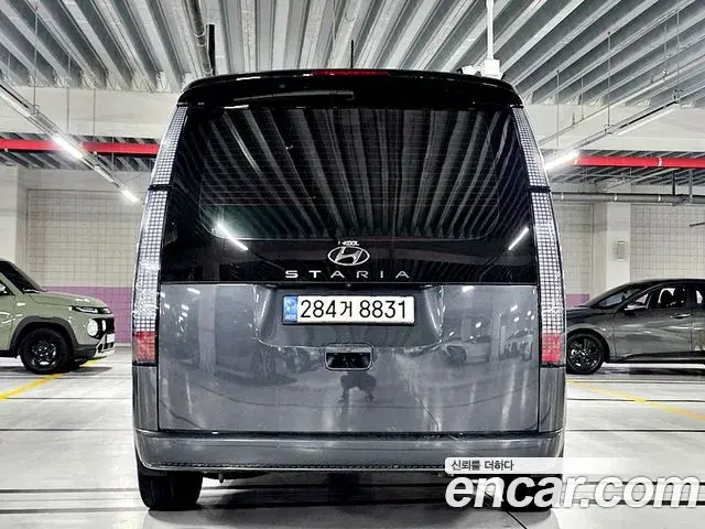 Hyundai Staria 2021 — ფოტო 13/17