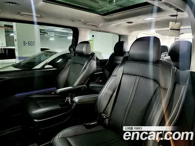 Hyundai Staria 2021 — ფოტო 6/17