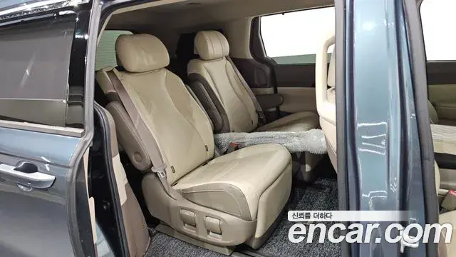 Kia Carnival 2020 — Фото 11/20