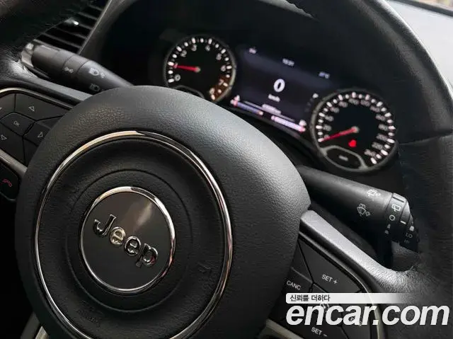 Jeep Renegade 2021 — ფოტო 7/8