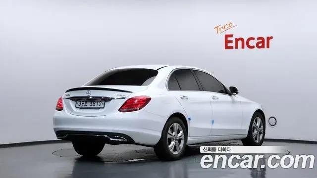 Mercedes-Benz C-Class 2018 — ფოტო 11/20