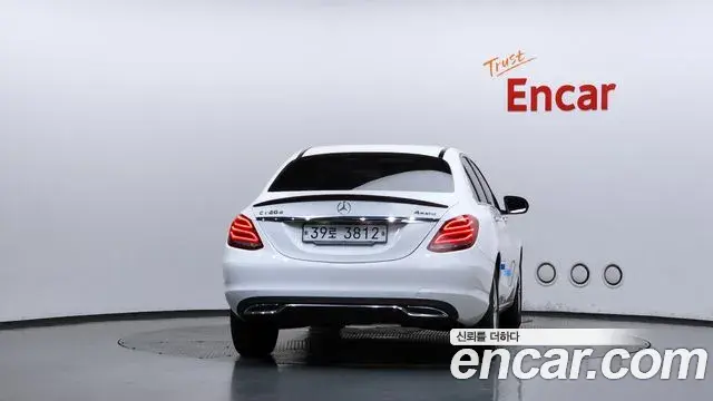Mercedes-Benz C-Class 2018 — ფოტო 2/20