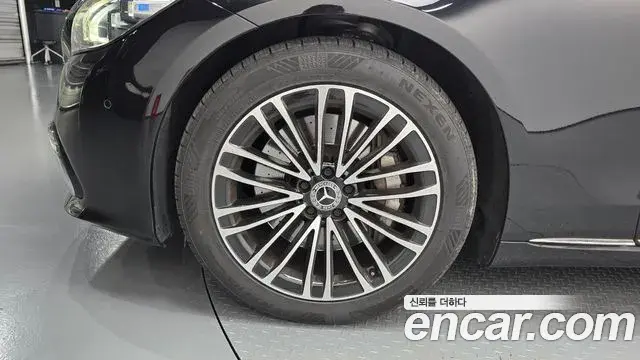 Mercedes-Benz S-Class 2024 — Photo 19/32