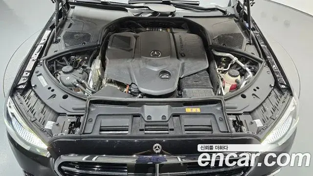 Mercedes-Benz S-Class 2024 — Photo 3/32