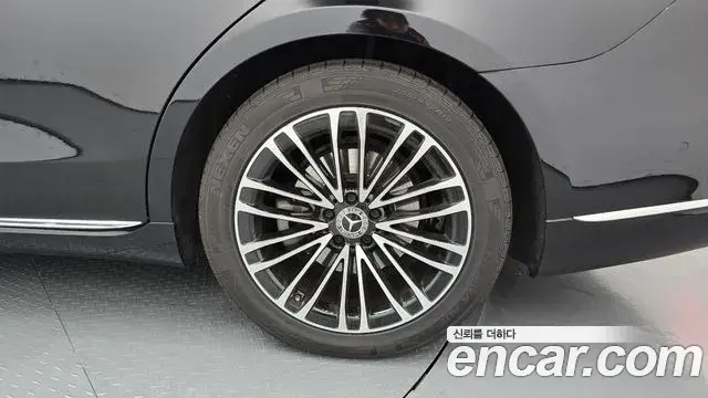 Mercedes-Benz S-Class 2024 — Photo 18/32