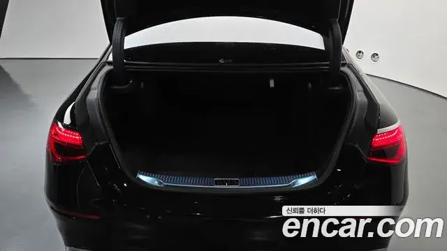 Mercedes-Benz S-Class 2024 — Photo 20/32