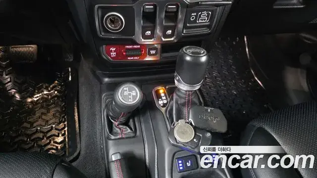 Jeep Wrangler 2020 — Şəkil 10/33