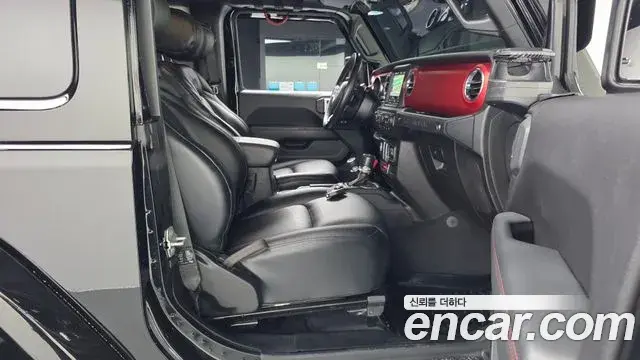 Jeep Wrangler 2020 — Şəkil 18/33