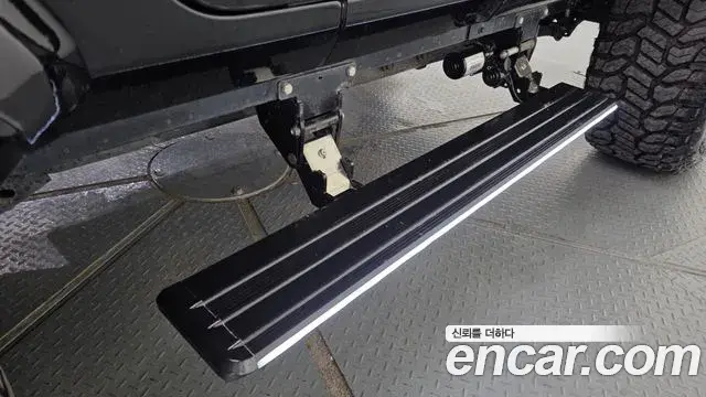 Jeep Wrangler 2020 — Şəkil 28/33