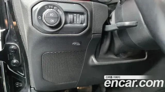Jeep Wrangler 2020 — Şəkil 26/33