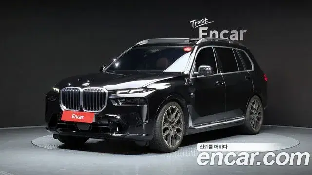 BMW X7 2023 — Фото 1/20