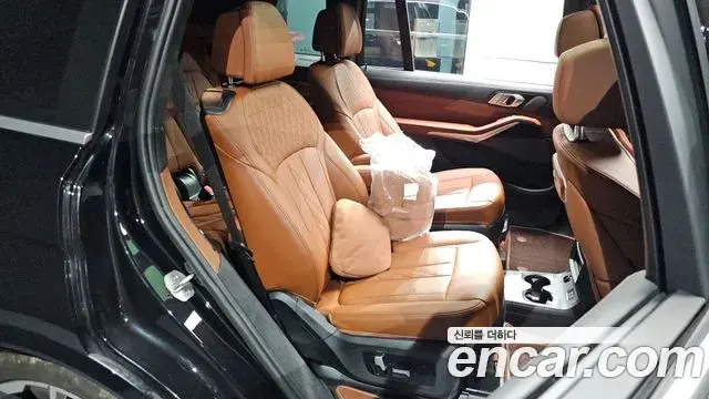 BMW X7 2023 — Фото 11/20