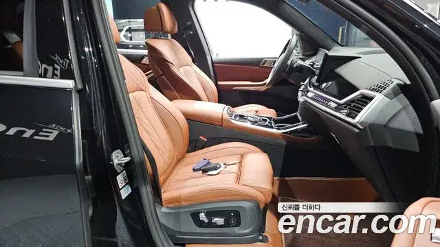 BMW X7 2023 — Фото 12/20