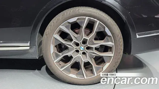 BMW X7 2023 — ფოტო 33/37