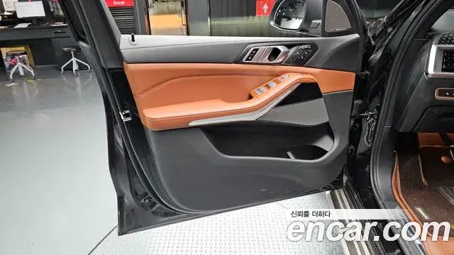 BMW X7 2023 — ფოტო 7/37