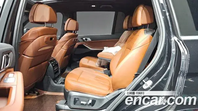 BMW X7 2023 — ფოტო 22/37