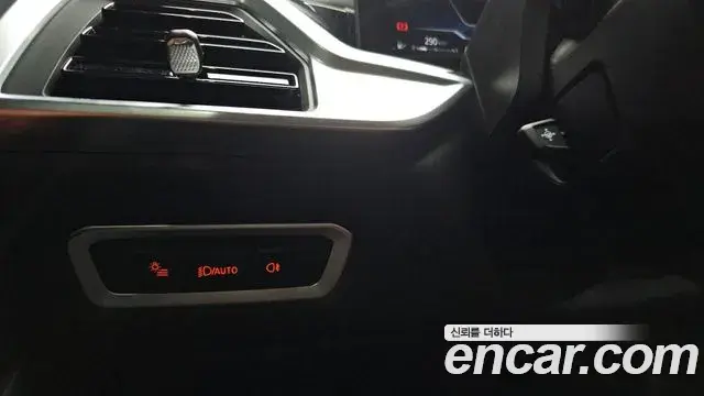 BMW X7 2023 — ფოტო 29/37
