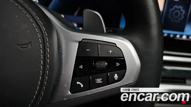 BMW X7 2023 — ფოტო 18/37