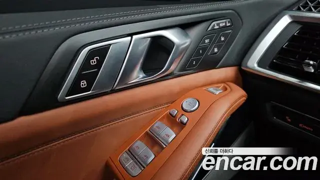 BMW X7 2023 — ფოტო 13/37