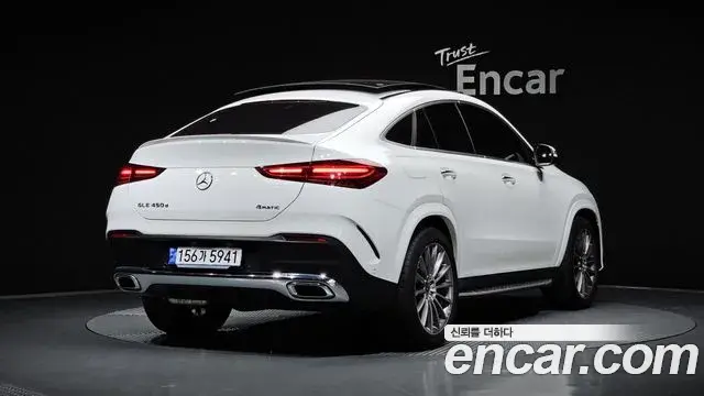 Mercedes-Benz GLE-Class 2023 — Photo 2/33