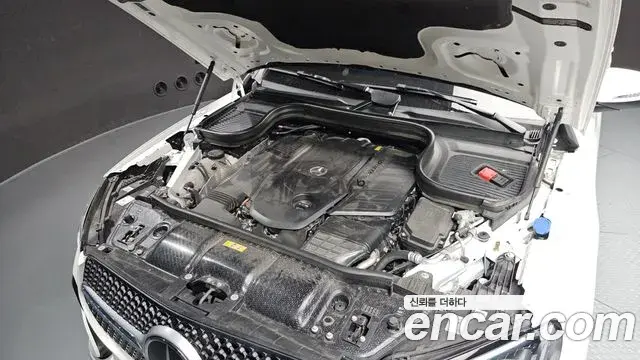 Mercedes-Benz GLE-Class 2023 — Photo 5/33