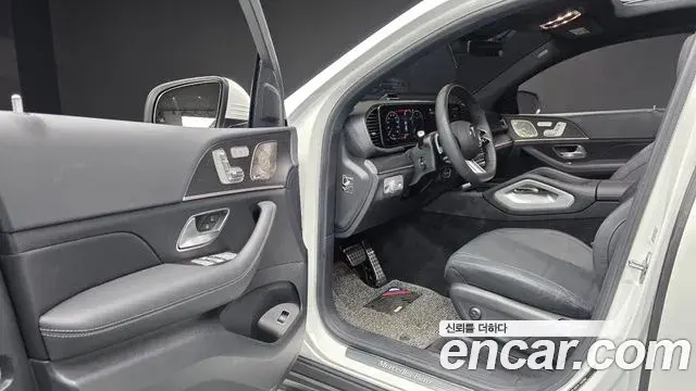 Mercedes-Benz GLE-Class 2023 — Photo 6/33