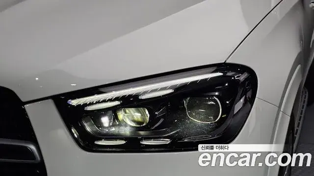 Mercedes-Benz GLE-Class 2023 — Photo 1/33