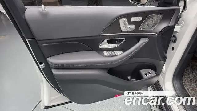 Mercedes-Benz GLE-Class 2023 — Photo 17/33