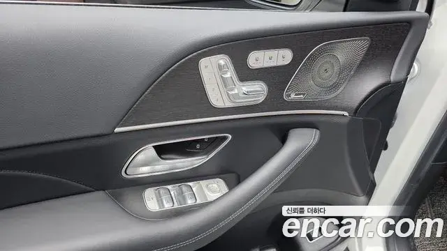 Mercedes-Benz GLE-Class 2023 — Photo 4/33