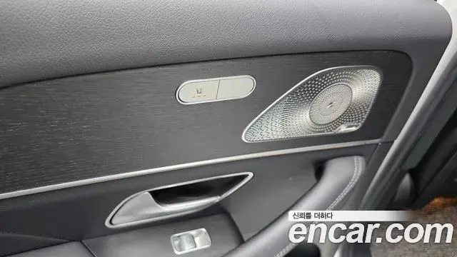 Mercedes-Benz GLE-Class 2023 — Photo 28/33