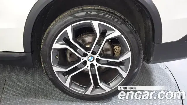 BMW X5 2022 — ფოტო 17/34