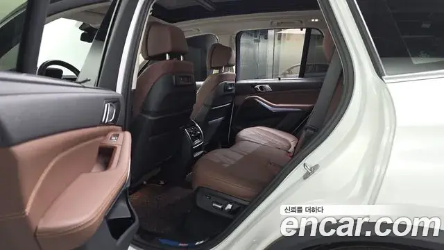 BMW X5 2022 — ფოტო 27/34