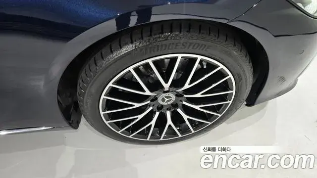 Mercedes-Benz S-Class 2025 — Photo 4/20