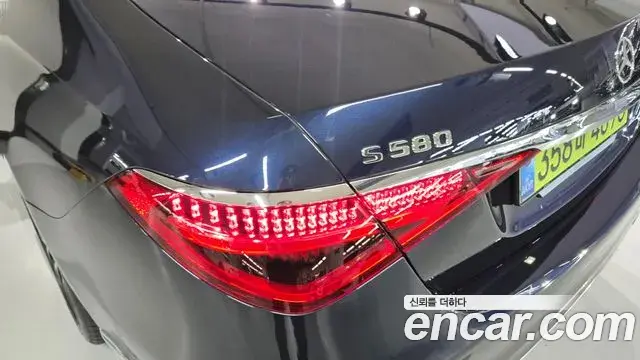 Mercedes-Benz S-Class 2025 — Photo 9/20