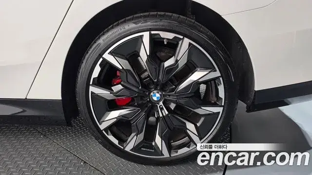 BMW 5 Series 2025 — ფოტო 23/34